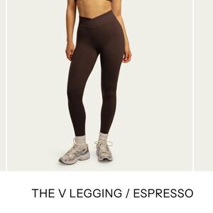 437 V Legging in Espresso